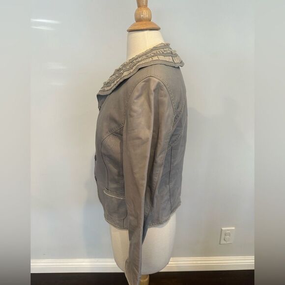 Elie Tahari Women's Gray Ruffled Leather Jacket Size Small Petite - Picture 6 of 10